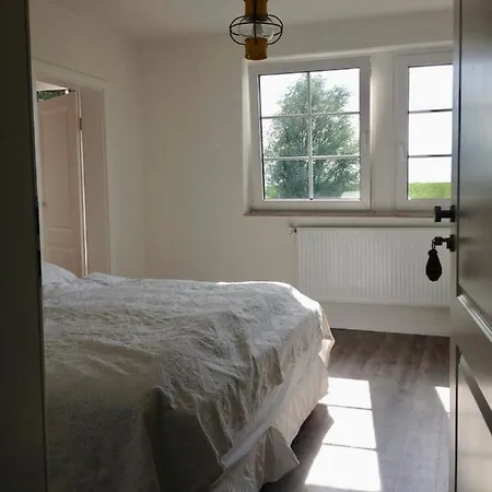 Faehrhaus Mitling Mark * Westoverledingen